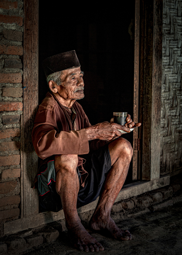 Photo by Suhendro Winarso